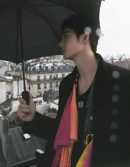 王一博赏雨侧拍花絮##王一博