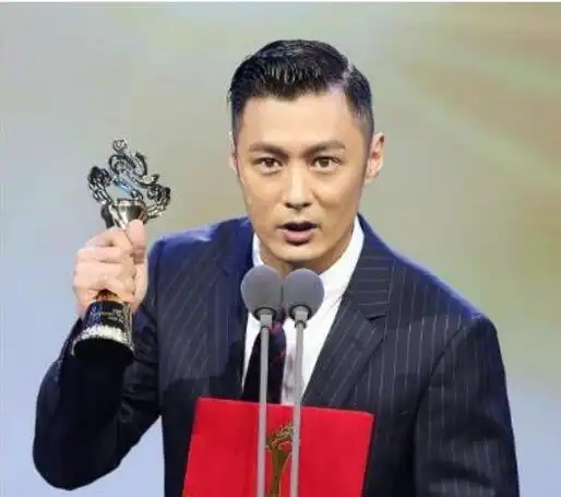 余文乐油头发型怎么弄