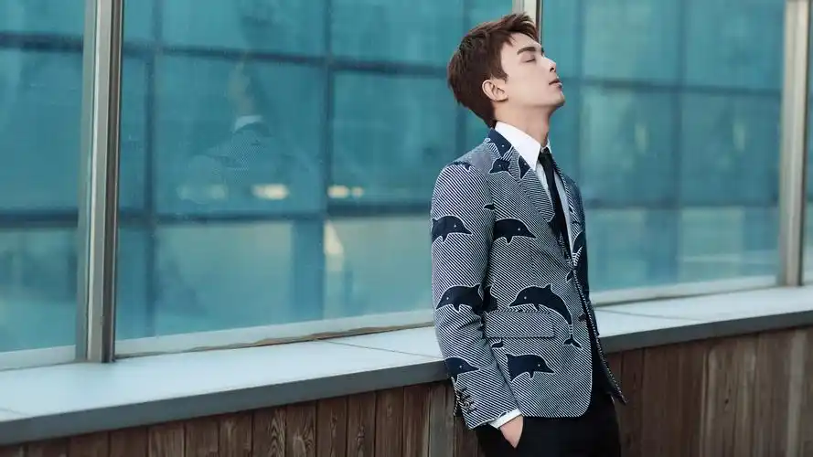 阳光帅气大男孩吴磊时尚写真