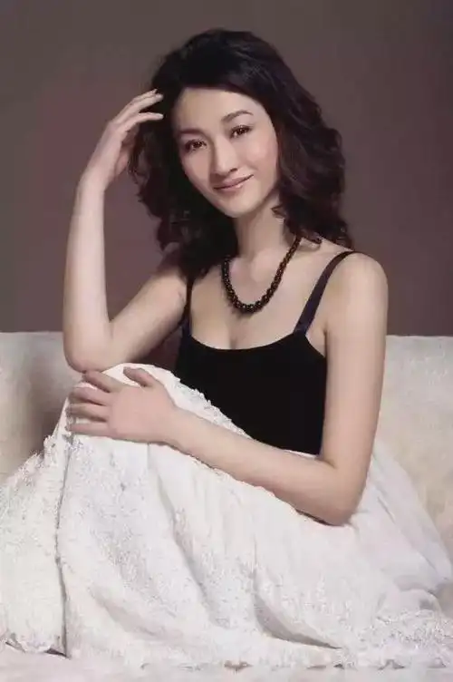 李小冉珍贵老照片:为什么说美人都是天生的?