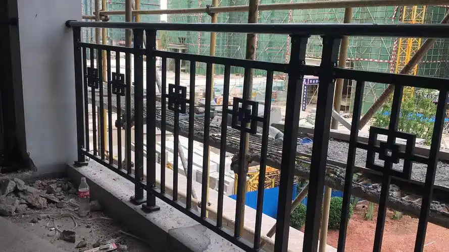 一组漂亮的阳台护栏装饰效果图片欣赏_家庭