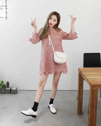 矮个子女生穿衣搭配一米五 优雅连衣裙穿出美人范