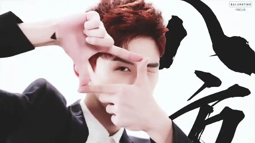 帅气十足比出这等撩妹手势,白敬亭眼里看着的莫不是各位白鸽?