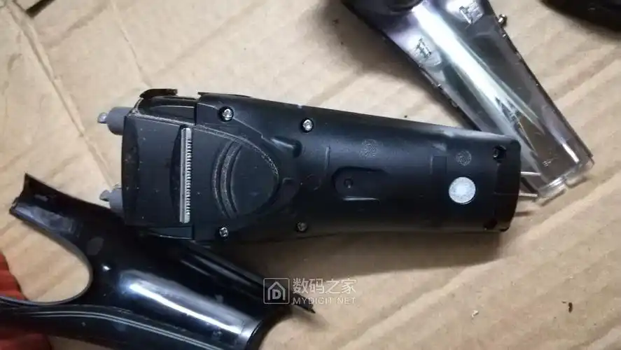 拆解飞科三刀头剃须刀fs372