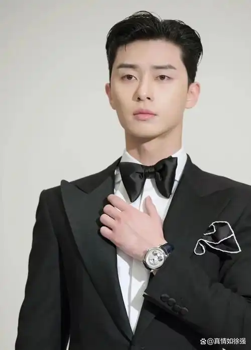 韩国当红男星朴叙俊被曝恋情,与绝美网红热恋,女友颜值不输女星