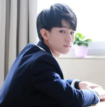 初中小男生初秋流行这几款短发 剪完立马变帅气boy!