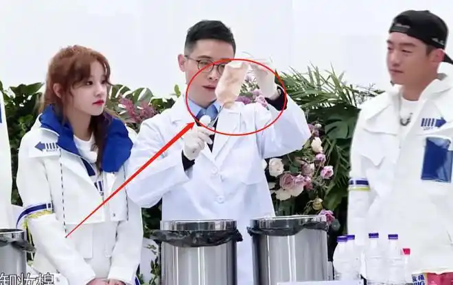 看到卸妆棉上的粉底厚度,不敢直视郑恺了