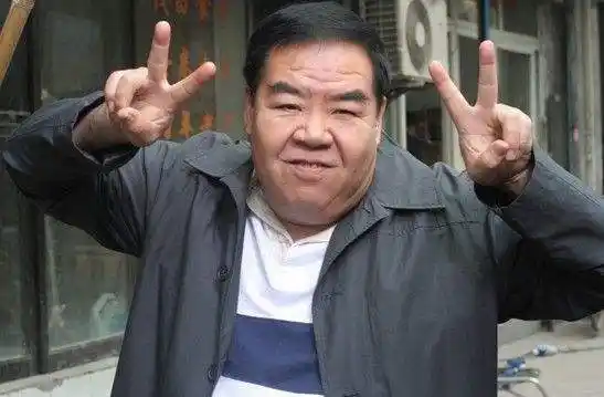 "肥猫"十年还清千万债务,座驾鸟枪换炮,网友:不死终会出头