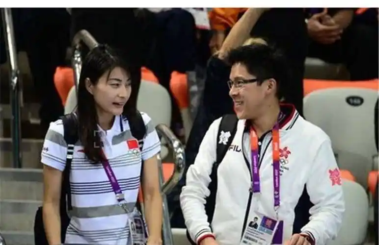 看看其退休金_霍启刚_生活_婚姻