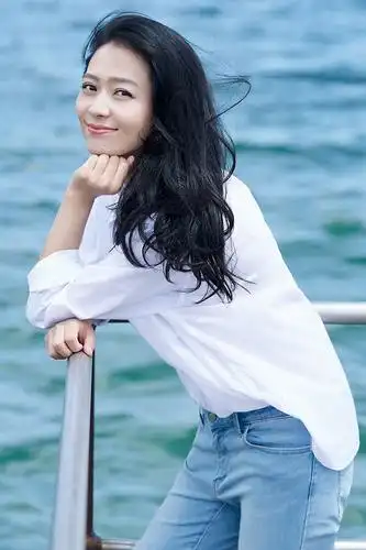 开心麻花贾金金曝海边写真清新脱俗尽显灵动魅力