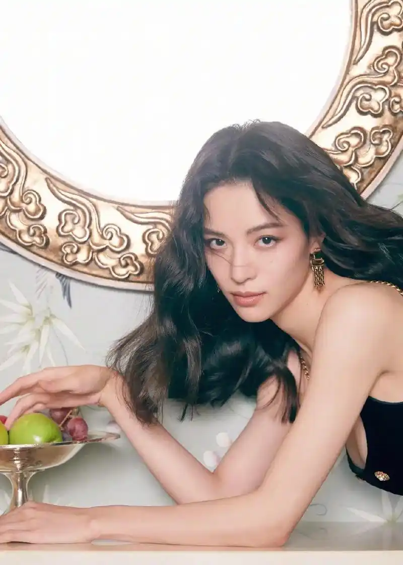 钟楚曦 画册写真  - 抖音