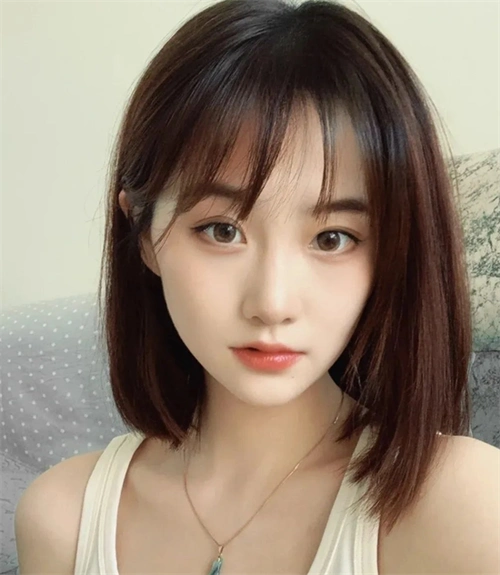 搭肩lob发型,年轻女生喜爱的短发风格之一,是适合日常也适合职场的