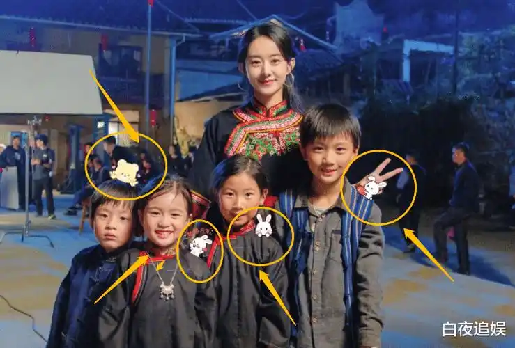 原创赵丽颖发文告别新角色33岁状态成焦点我只留意到照片上的贴纸