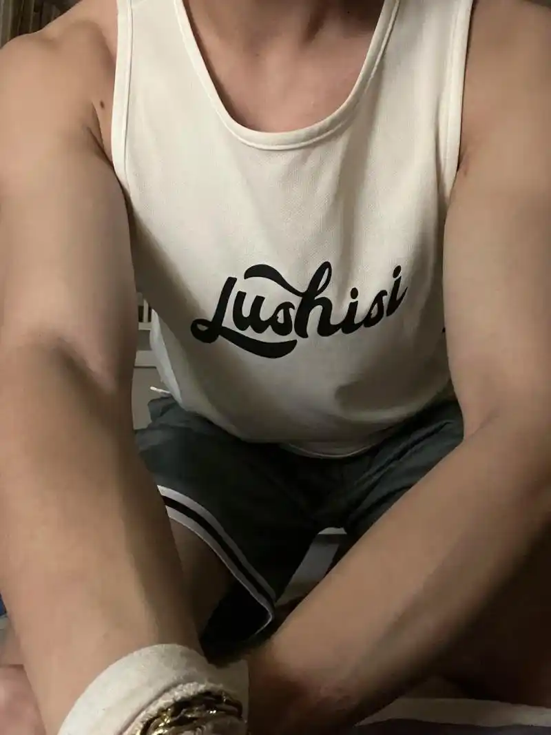 这样你会喜欢吗#拍照姿势 #锁屏壁纸 #肌肉男 - 抖音