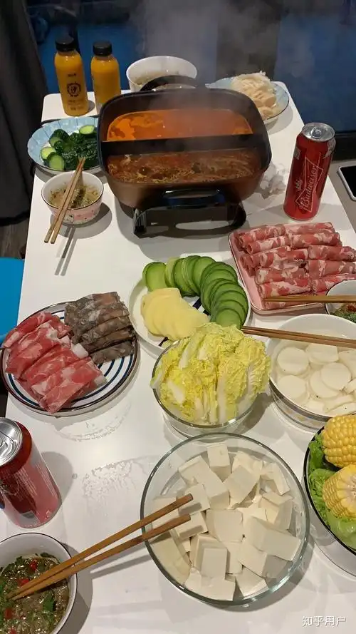 你们喜欢在家里吃火锅还是在外面