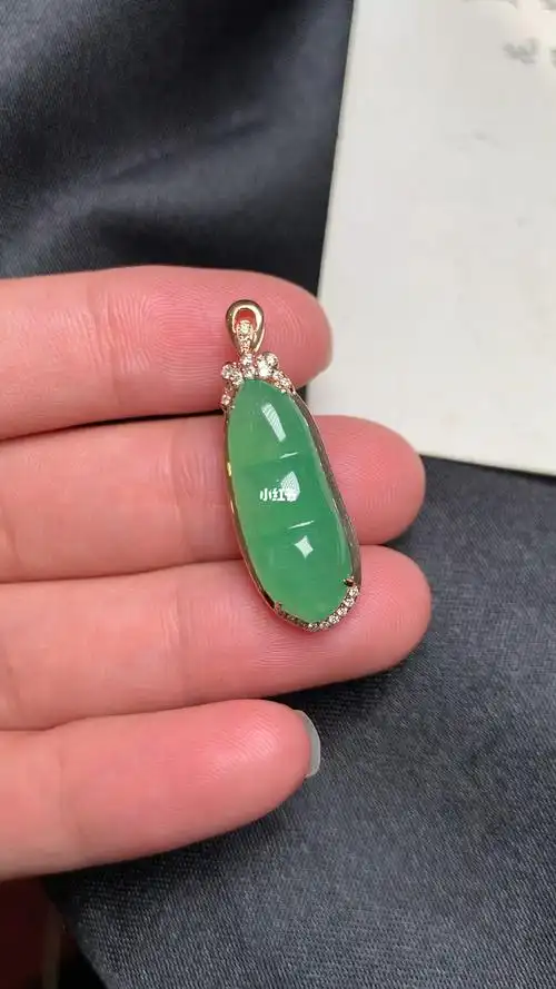 天然翡翠福豆18k金77钻镶嵌豆蔻年华四季