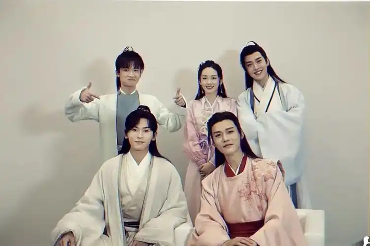 山河令全家福合照我get到了周也马闻远