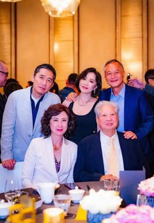 69岁成龙近照曝光被指变老74岁洪金宝霸气维护谁不会老