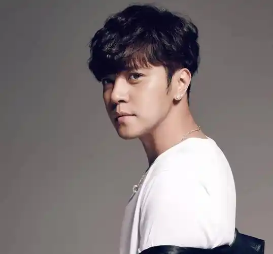 最后的话坦白说,罗志祥年轻,帅气,有钱.他现在才44岁,确实正值壮年.