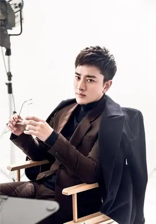 贾乃亮直播再出状况,美容仪价格遭质疑,网友热议上热搜!