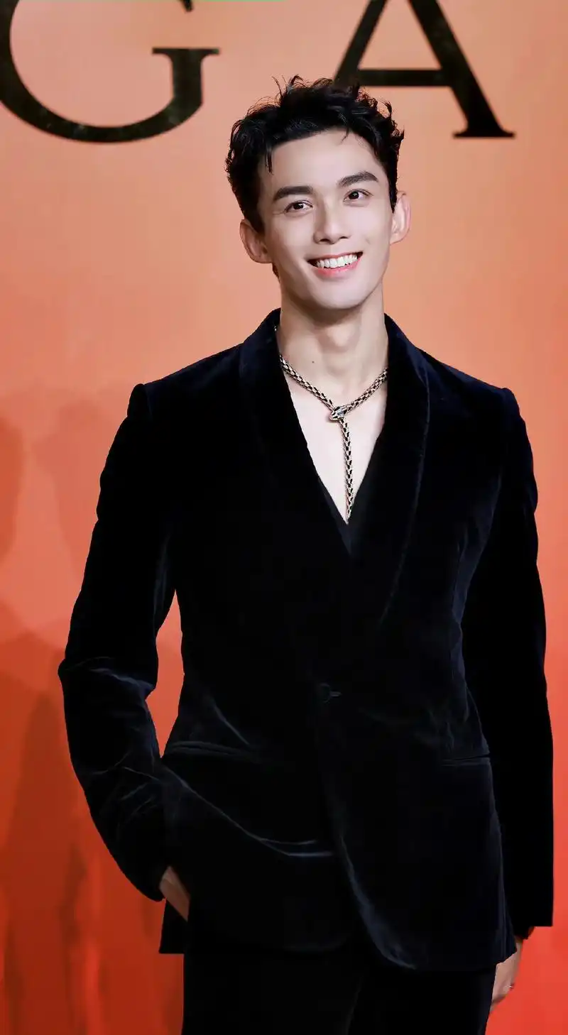 沦陷啊,这么努力的磊磊怎么不沦陷#吴磊leo #西装杀 #吴 - 抖音