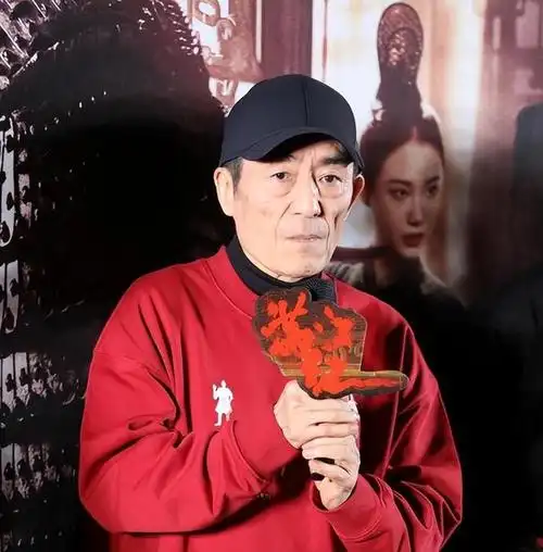 73岁名导张艺谋宝刀未老!2023电影票房超59亿,成最卖座导演之一 - 娱