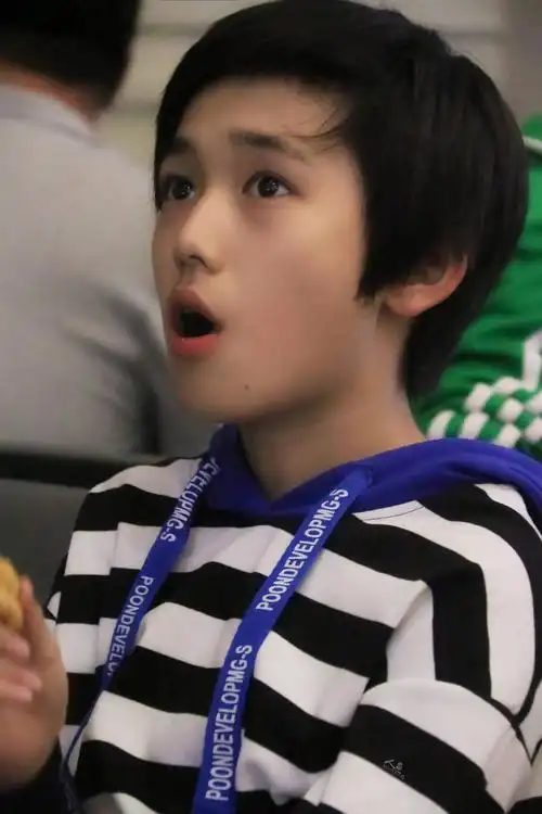 宋亚轩一些冷门的美图(取向偏妈粉)