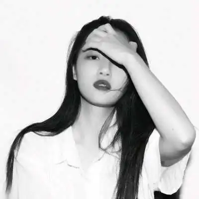 黑白色头像女生伤感悲伤失落的头像女生动漫黑白