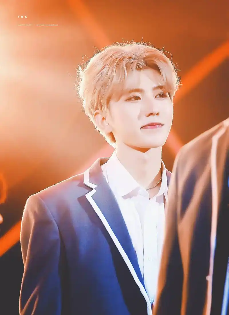 《偶像练习生》帅气与美貌并存c位队长出道的蔡徐坤!