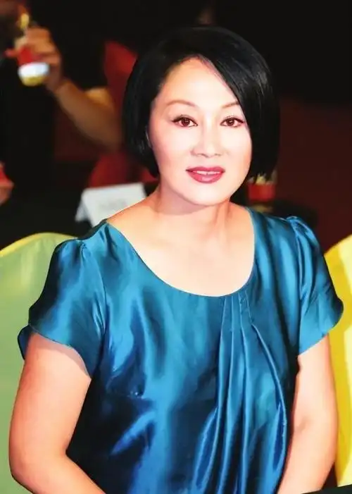 王姬坎坷人生:智障儿,未婚女,被骗积蓄,现状如何?