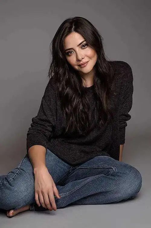 周末向大家推荐一部美剧《毒枭》,第一,二季讲述的是麦德林集团的成长