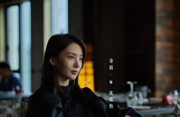 李一桐更是嫉妒剧中的没心没肺的男人,口头禅和邓伦如出一辙,说出少女