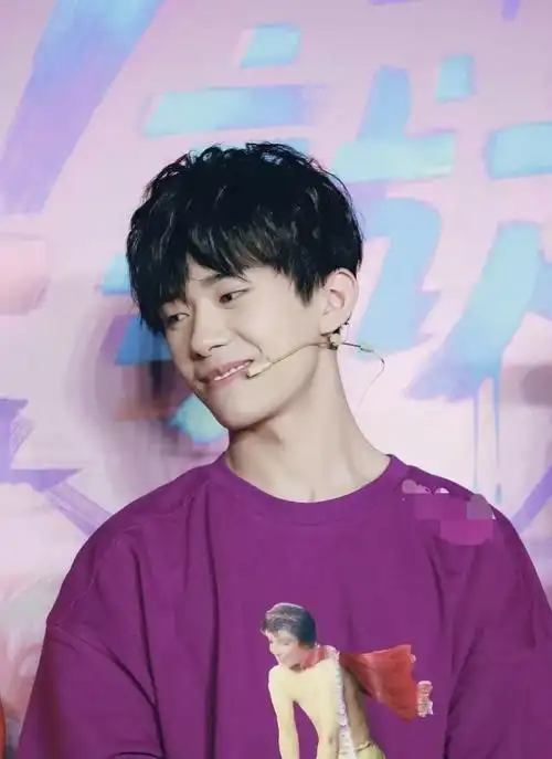 易烊千玺真的很护犊子以前是对楠楠现在是对学员