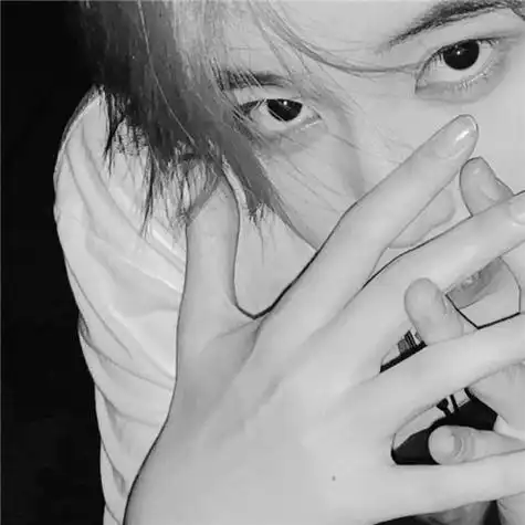 黑白男生头像孤独高冷高清照片