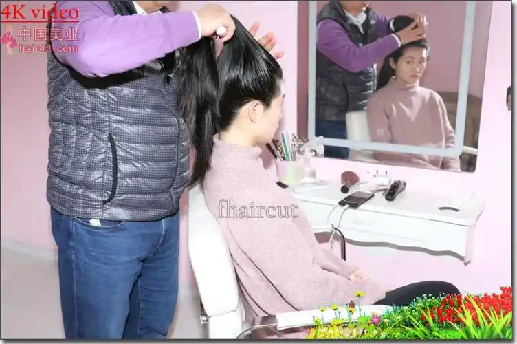 按着少妇刮脸剃光头芳飞13865