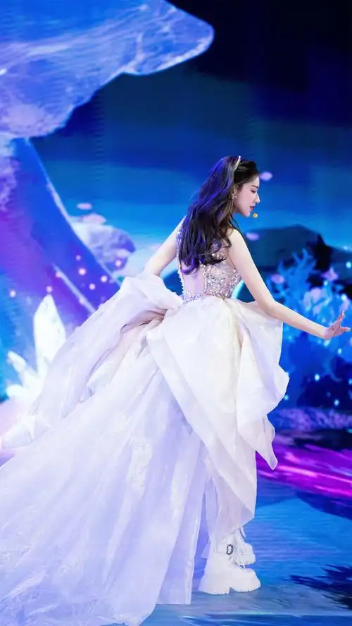 程潇美人鱼造型__财经头条