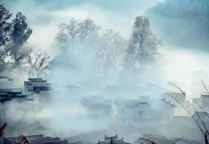 求一张图片,中国风,江南烟雨的感觉,颜色接近蓝绿色,很朦胧的感觉