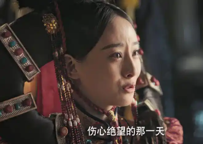 在富察皇后的灵堂前,诅咒如懿失宠,并且坐等如懿伤心绝望的那一天