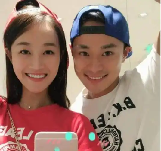 曹骏和蓝盈莹分手了,但大家更关注他俩的分手官宣,人品一目了然_曹俊