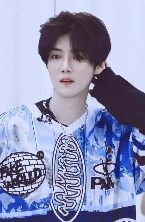 鹿晗:公认的京城少爷,让韩国节目组当面道歉,他家世到底有多牛_成为了