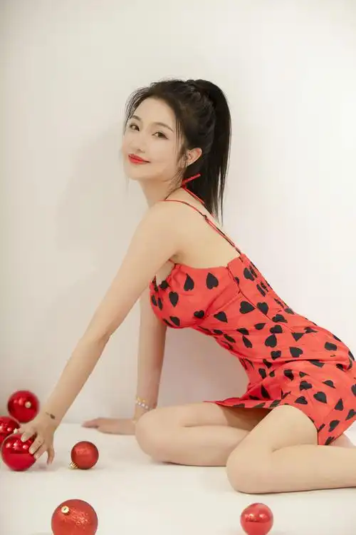 老板娘2桂晶晶拒绝千篇一律的性感展乱世女性独特魅力