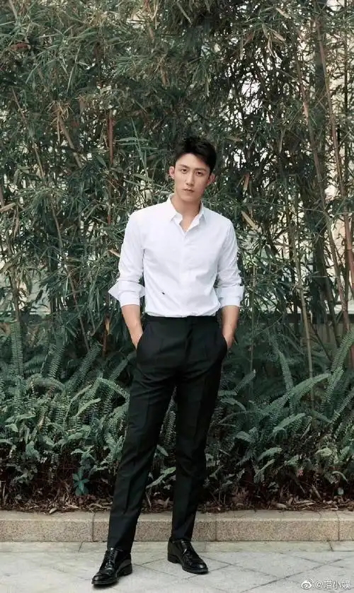 两人将合作科幻剧《梦之海》,眼神身材都好配的两人,期待#黄景瑜