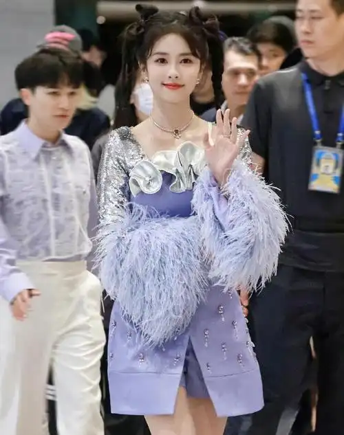 跑男泰国站路透杨颖白鹿公主造型绝美蔡徐坤周深紫色王子装