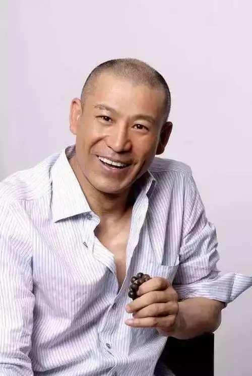 他答应老婆做丁克为照顾岳父母放弃事业如今50岁老来得子