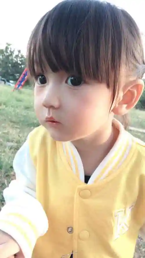 泰国1岁女童酷似芭比娃娃,网上爆红大家都问是真人吗?