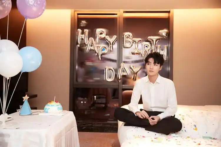 王俊凯22岁的庆生照