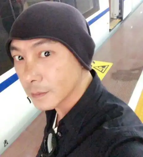 结婚近十年恩爱如初,53岁张卫健自曝与太太吵架会主动让步!