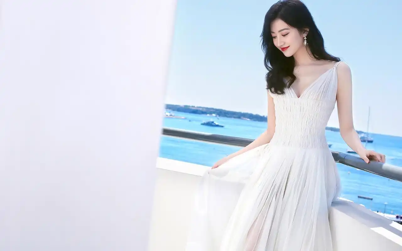 景甜白色纱裙仙气桌面壁纸