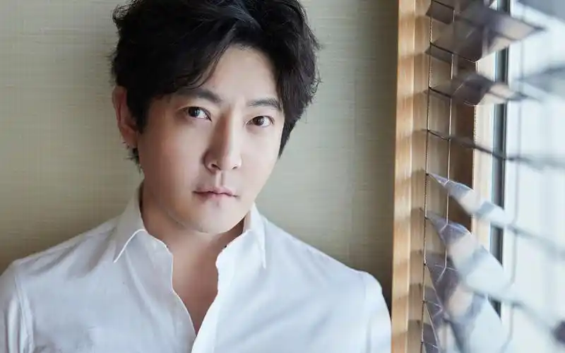 郭京飞帅气写真图片桌面壁纸