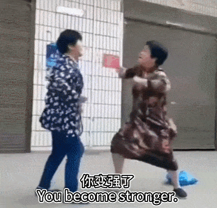 猫咪在街头看大妈吵架回来后虐哭全社区小猫